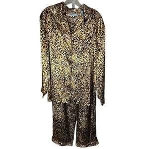 Valerie Stephens Size Medium Animal Print Pajama Set Long Pants Lone Sleeve